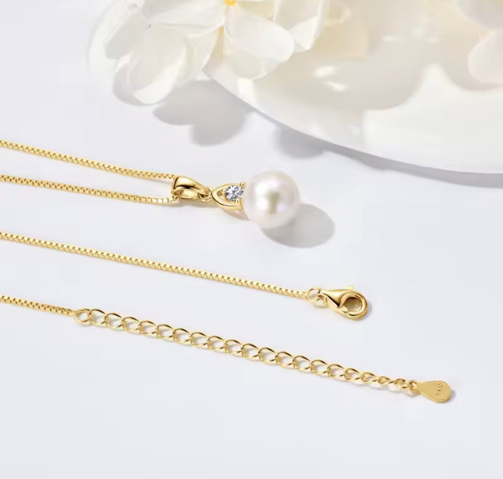 Solitaire Freshwater Pearl & Diamond Necklace