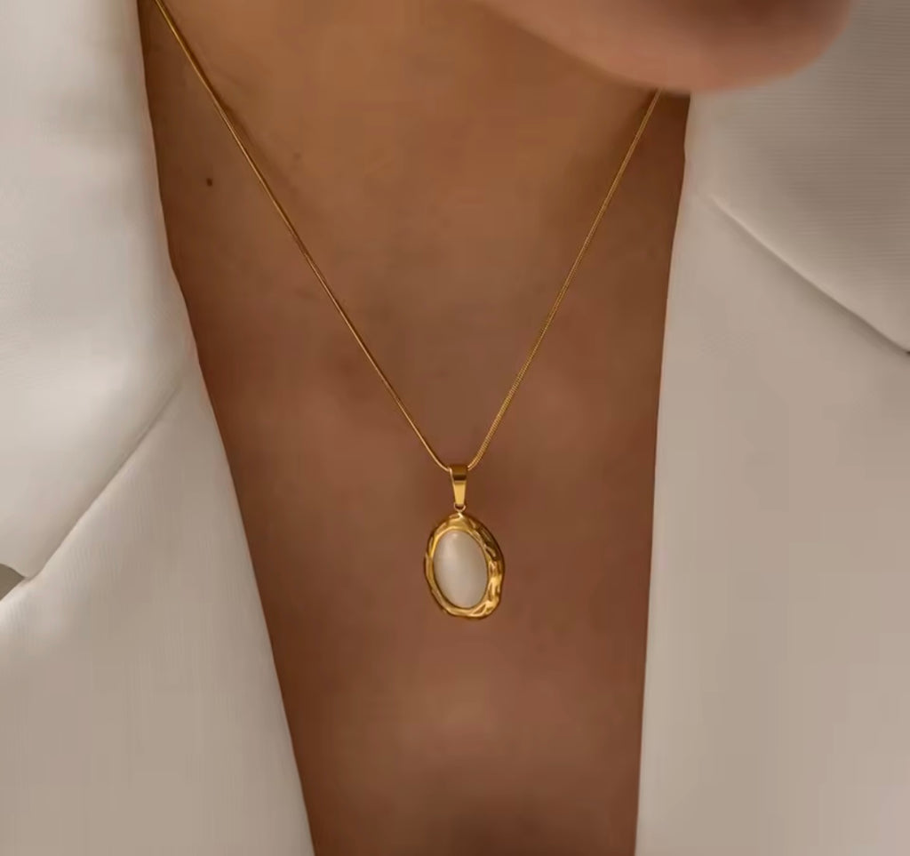 Oval Shape Pendant Necklace
