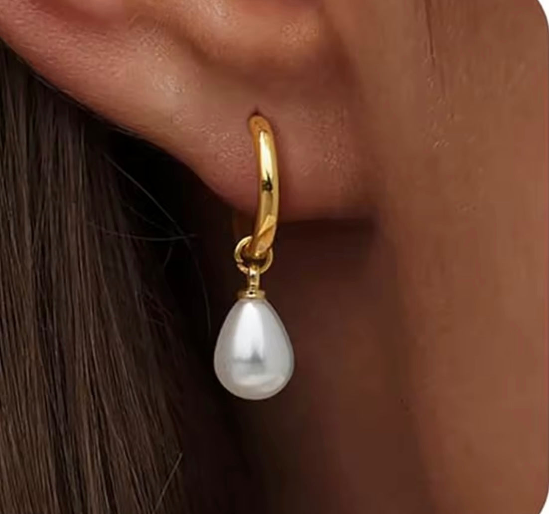 Pearl Gold Dangles
